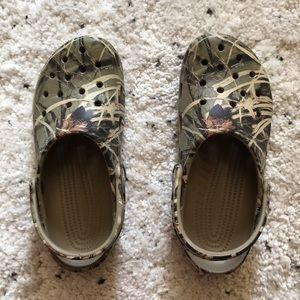 Men’s Classic Crocs size 8